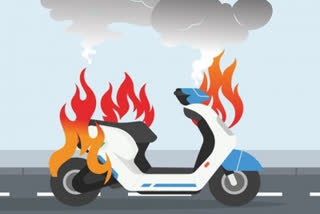 electric bikes catch fire  electric bikes catch fire as batteries explode  electric bikes caught fire in Hyderabad  Telangana e bikes news  ವ್ಯಕ್ತಿಯ ಎರಡು ಎಲೆಕ್ಟ್ರಿಕ್​ ಬೈಕ್​ಗಳು ಸುಟ್ಟು ಭಸ್ಮ  ವಾಹನ ಚಾರ್ಜಿಂಗ್​ ವೇಳೆ ಸ್ಫೋಟ  ಎಲೆಕ್ಟ್ರಿಕ್​ ಬೈಕ್​ಗಳು ಚಾರ್ಜಿಂಗ್​ ವೇಳೆ ಸ್ಫೋಟ  ಎಲೆಕ್ಟ್ರಿಕ್ ಬೈಕ್‌ಗಳ ಬ್ಯಾಟರಿಗಳು ಸ್ಫೋಟ  ಎರಡೂ ದ್ವಿಚಕ್ರ ವಾಹನಗಳು ಬೆಂಕಿ  ತೆಲಂಗಾಣ ಎಲೆಕ್ಟ್ರಿಕ್​ ಬೈಕ್​ ಸುದ್ದಿ  ಹೈದರಾಬಾದ್​ನಲ್ಲಿ ಬೆಂಕಿಯಿಂದ ಸುಟ್ಟು ಕರಕಲವಾದ ಎಲೆಕ್ಟ್ರಿಕ್​ ಬೈಕ್​ಗಳು