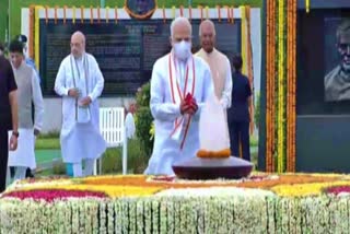 PM Modi President Murmu pay tribute to Atal Bihari Vajpayee  Tribute to former Prime Minister Atal Bihari Vajpayee on his death anniversary at Sadaiv Atal  Tribute Home Minister Amit Shah  വാജ്പേയി സ്‌മരണയില്‍ രാജ്യം  സദൈവ് അടല്‍ സമാധിയില്‍ പുഷ്‌പാര്‍ച്ചന നടത്തി പ്രധാനമന്ത്രി  പ്രധാനമന്ത്രി വാര്‍ത്തകള്‍  പ്രധാനമന്ത്രി നരേന്ദ്ര മോദി  മുന്‍ പ്രധാനമന്ത്രി വാജ് പേയ്  cുന്‍ പ്രധാനമന്ത്രി വാജ് പേയിയുടെ ചരമ വാര്‍ഷികം  ന്യൂഡല്‍ഹി  ന്യൂഡല്‍ഹി വാര്‍ത്തകള്‍  വാര്‍ത്തകള്‍  ദേശീയ വാര്‍ത്തകള്‍  national news  national news updates  latest national news  അമിത് ഷാ  രാഷ്‌ട്രപതി ദ്രൗപതി മുർമു  രാഷ്‌ട്രപതി  പ്രഭാഷകൻ  കവി  Atal Bihari Vajpayee  PM Modi and President Murmu pay tribute to Atal Bihari Vajpayee  പ്രധാന മന്ത്രി സദൈവ് അടല്‍ സമാധിയില്‍ പുഷ്‌പാര്‍ച്ചന നടത്തുന്ന ദൃശ്യങ്ങള്‍