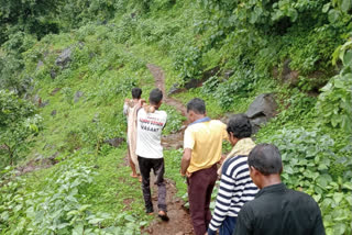 Due to lack of road two twins died while carrying a pregnant woman in Palghar