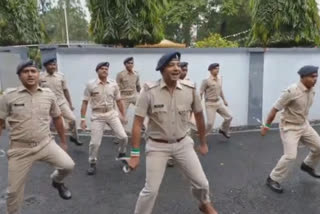 Watch appealing dance of Giridih policemen