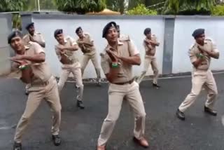 પોલીસકર્મીઓનો Dance જોઈને તમને પણ થઈ જશો ખુશ