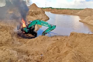 arson during illegal sand mining in Patna Bihta