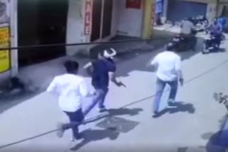 हापुड़ की घटना का CCTV फुटेज सोशल मीडिया पर वायरल