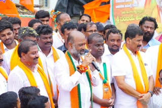 BJP State President Bandi Sanjay Said Sorry to Journalists at palakurthi