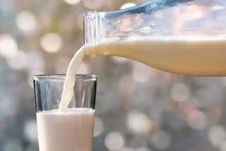 अमूल, मदर डेयरी का दूध दो रुपये लीटर महंगा, आज से लागू होंगे नए दाम