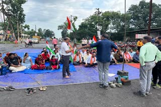 Villagers protest against the dilapidated road in Gharghoda of Raigarh