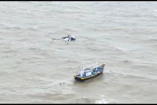 Helicopter rescued 13 fishermen stranded in the river