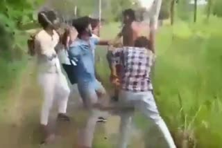 student assaulted in up  student beaten up in gonda  Video of student brutally thrashed  up student assault  student brutally thrashed in gonda  uttar pradesh  വിദ്യാര്‍ഥിക്ക് നേരെ അതിക്രമം  യുപി സ്‌കൂള്‍ വിദ്യാര്‍ഥി മര്‍ദനം  വിദ്യര്‍ഥിയെ ആറംഗ സംഘം ക്രൂരമായി മര്‍ദിച്ചു  വിദ്യാര്‍ഥിയെ മര്‍ദിച്ചു  gonda  മന്‍കാപുര്‍  കോത്ത്‌വാലി  സ്‌കൂള്‍ വിദ്യാർഥിയെ ആറംഗ സംഘം മര്‍ദിച്ചു