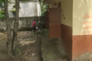 Mandsaur Students Cleaning Toilets