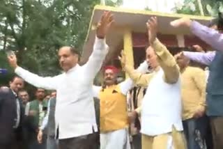 CM Jairam Thakur joins a folk dance