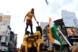 Female Govindas burst 25 feet high matki in Surat