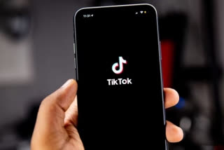 TikTok in app browser  iOS may monitor your keystrokes taps  TikTok news  keyboard inputs and taps  ಟಿಕ್​ಟಾಕ್​ ಚಂದಾರರೇ ಹುಷಾರ್  ಕೀ ಬೋರ್ಡ್​ ಮೇಲೆ ಒತ್ತಿದ ಅಕ್ಷರಗಳ ಮೇಲ್ವಿಚಾರಣೆ ಮಾಡುತ್ತೆ ಚೀನೀ ಆ್ಯಪ್​ ಸೈಬರ್ ಸುರಕ್ಷತಾ ಸಂಶೋಧಕ  ಐಒಎಸ್​ ಹೊಂದಿರುವ ಸಾಧನಗಳಲ್ಲಿ ಟಿಕ್​​ಟಾಕ್​ ಬಳಕೆ