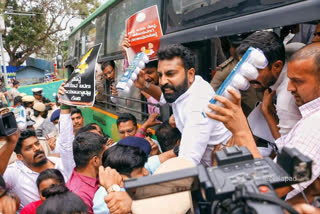 ಸಚಿವರಿಗೆ ಮೊಟ್ಟೆ ಪಾರ್ಸಲ್ ಮಾಡಿ ಯೂತ್ ಕಾಂಗ್ರೆಸ್ ಪ್ರತಿಭಟನೆ