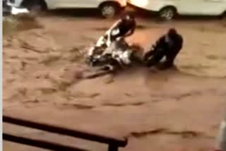 motorcycle-washed-away-in-rain-water-in-uttarakhand