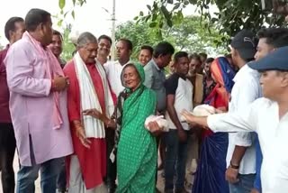 mla sura routray distributes relief to flood victims in balipatana