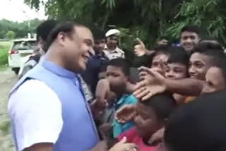 cm himanta biswa sarmah with public