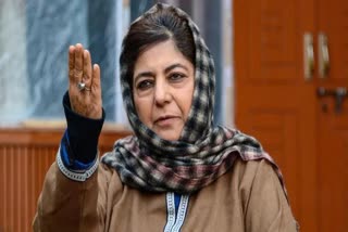 Mehbooba Mufti  Mehbooba Mufti placed under house arrest  Mehbooba Mufti tweet  മെഹബൂബ മുഫ്‌തി വീണ്ടും വീട്ടുതടങ്കലിൽ  മെഹബൂബ മുഫ്‌തി  മെഹബൂബ മുഫ്‌തി ട്വീറ്റ്  കശ്‌മീരി പണ്ഡിറ്റ് സുനിൽ കുമാർ ഭട്ട്