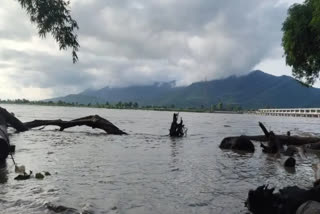 Odisha: Govt evacuates people from low-lying areas amid flood threat in northern districts