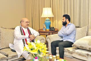 Amit Shah met actor Jr NTR Hyderabad  അമിത് ഷായും ജൂനിയർ എൻടിആറും കൂടിക്കാഴ്‌ച നടത്തി  കേന്ദ്ര ആഭ്യന്തര മന്ത്രി അമിത് ഷാ  അമിത് ഷാ തെലങ്കാനയിൽ  മുനുഗോഡ് ഉപതിരഞ്ഞെടുപ്പ്  തെലങ്കാന വാർത്തകൾ  ദേശീയ വാർത്തകൾ  Union Home Minister Amit Shah  actor Jr NTR  telangana latest news  national news  അമിത് ഷാ