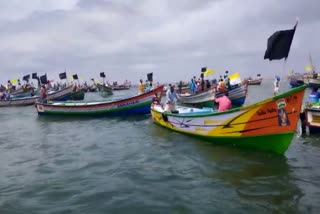 vizhinjam port  fisherman protest  trivandrum  kerala  വിഴിഞ്ഞം തുറമുഖ സമരം  കരയും കടലും ഉപരോധം  വിഴിഞ്ഞം  തിരുവനന്തപുരം  ലത്തീൻ അതിരൂപത  vizhinjam port protest