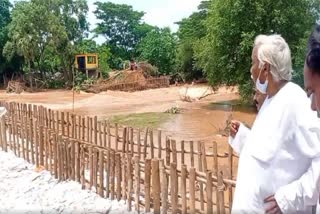 Former finance minister Panchanan Kanungo visit  flood area