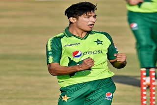 Asia Cup 2022  Muhammad Hasnain in Pak squad  Hasnain in Pak squad in place of injured Afridi  तेज गेंदबाज मोहम्मद हसनैन  चोटिल शाहीन शाह अफरीदी  चोटिल अफरीदी की जगह हसनैन पाक टीम में  एशिया कप 2022