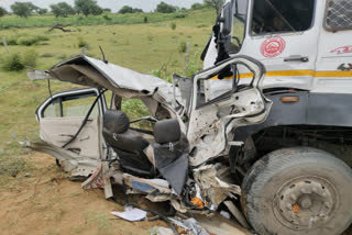 sikar car truck accident  rajastan sikar Truck collides with car  രാജസ്ഥാന്‍ വാഹനാപകടം  ലക്ഷ്‌മണ്‍ഗഡ് പൊലീസ് സ്‌റ്റേഷന്‍  രാജസ്ഥാന്‍