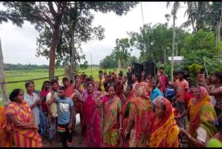 Grandchildren play DJ in mans funeral procession in HabraEtv Bharat