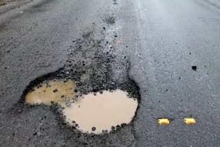 ദേശിയ പാതയിലെ കുഴികള്‍  കോഴിക്കോട് ജില്ലയില്‍ അപകടങ്ങള്‍  ദേശീയപാത 766ലെ കുഴികള്‍  കോഴിക്കോട്  Potholes in national highway in Kerala  കോഴിക്കോട് വാര്‍ത്തകള്‍  Kozhikode news