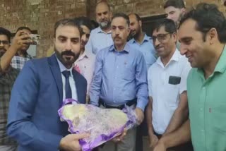 ڈی سی آفس اننت ناگ میں انکا والہانہ استقبال کیا گیا