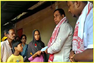 Jayanta Mallabaruah Handed over 2 lakhs cheque of let Raju Ali family in Nalbari