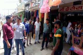 Dhamtari Municipal Corporation sealed the shops