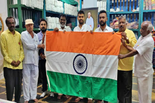 Bharat Jodo Yatra  Hubli Tiranga use in Bharat jodo yatra  Bharat Jodo yatra held by Congress  ಭಾರತ್ ಜೋಡೋ ಯಾತ್ರೆ  ಭಾರತ್ ಜೋಡೋ ಯಾತ್ರೆಯಲ್ಲಿ ಹುಬ್ಬಳ್ಳಿ ತಿರಂಗಾ  ಕಾಂಗ್ರೆಸ್​ ಪಕ್ಷದಿಂದ ಭಾರತ್ ಜೋಡೋ ಯಾತ್ರೆ  ಭಾರತ್ ಜೋಡೊ ಪಾದಯಾತ್ರೆ  ಭಾರತ್​ ಜೋಡೋ ಯಾತ್ರೆಯಲ್ಲಿ ಹುಬ್ಬಳ್ಳಿಯ ತಿರಂಗಾ  ಹುಬ್ಬಳ್ಳಿಯ ಬೆಂಗೇರಿಯಲ್ಲಿ ತಯಾರಾದ ಖಾದಿ ಧ್ವಜ