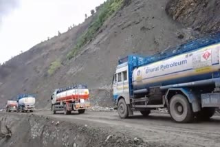 traffic-movement-resumes-on-jammu-srinagar-highway