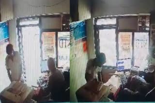 CCTV footage of SBI customer care center attack  Service center operator attacked CCTV footage out  CCTV footage  CCTV footage of Attack  CCTV footage of robbery  സിസിടിവി ദൃശ്യങ്ങള്‍  ആക്രമണത്തിന്‍റെ സിസിടിവി ദൃശ്യം  റായ്‌പൂര്‍ ഗഞ്ച് പൊലീസ് സ്റ്റേഷൻ  Raipur  ഗഞ്ച് പൊലീസ് സ്റ്റേഷൻ  എസ്ബിഐ കസ്റ്റമർ സർവീസ്  എസ്ബിഐ  SBI  SBI customer care center  പണം കവര്‍ന്നു