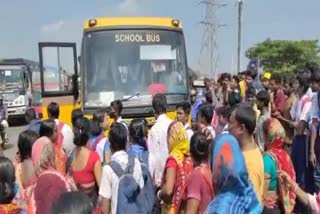 roadblock by school children in paradip