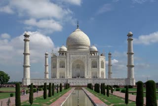 Teen Sells Cycle to see Taj Mahal