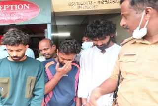 mdma and ganja seized four arrested  mdma and ganja seized  ganja seized in kollam  mdma seized in kollam  എംഡിഎംഎയും കഞ്ചാവുമായി നാല് പേർ പിടിയിൽ  ദമ്പതികൾ മയക്കുമരുന്ന് കേസിൽ പിടിയിൽ  ലോഡ്‌ജില്‍ മയക്കുമരുന്ന് വ്യാപാരം  മാരക മയക്കുമരുന്നുമായി നാലംഗസംഘം പിടിയിൽ  എംഡിഎംഎ  കഞ്ചാവ്  കഞ്ചാവ് വേട്ട  മയക്കുമരുന്ന് വ്യാപാരം