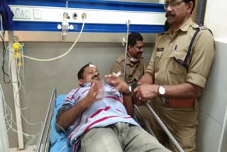 Police officer attacked  Kollam Police officer attacked in Station  friends of arrested drug gang  Soldier and friend attacked officers  police station  arrested drug gang  പൊലീസ് സ്‌റ്റേഷനിൽ അതിക്രമം  സൈനികനും സൂഹൃത്തും കസ്‌റ്റഡിയില്‍  കൊല്ലം വാര്‍ത്തകള്‍  പിടിയിലായ മയക്കുമരുന്ന് സംഘത്തെ കാണാനെത്തി  ലഹരി ഇടപാടിൽ പിടിയിലായ  പൊലീസ്  സഹകരണ ആശുപത്രി  കൊല്ലം  എംഡിഎംഎ  മയക്കുമരുന്ന്