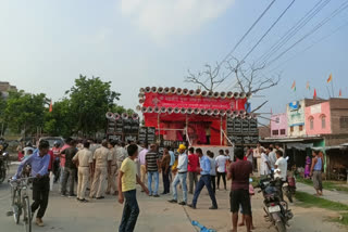 छपरा के इसुआपुर में निकाला गया महावीरी झंडा