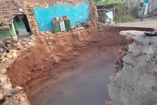 a house on the ground went under 50 feet in Ghugus area Chandrapur district of Maharashtra