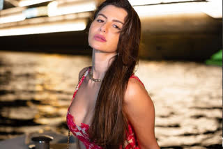 Giorgia Andriani oozes hotness in mini dress