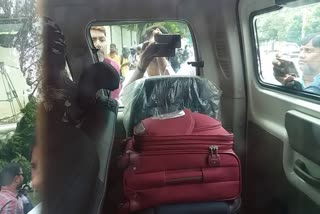 upa-leaders-reached-cm-house-with-luggage