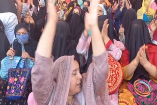 aaganwari-workers-and-helpers-held-protest-in-anantnag