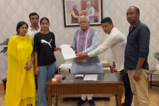 Sonali Phogat family met Manohar Lal