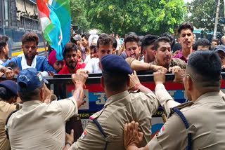 NSUI Workers Marched to Dhan Singh Rawat Residence