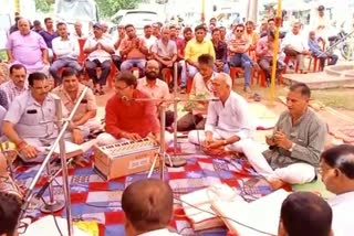 surguja Striking workers singing bhajans
