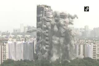 Noida twin tower demolition  നോയിഡ ഇരട്ട ടവര്‍ സ്ഫോടനം  സൂപ്പര്‍ടെക്ക് ഇരട്ട ടവറുകള്‍  twin tower Noida video  നോയിഡ ട്വിന്‍ ടവര്‍ ദൃശ്യങ്ങള്‍