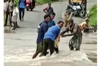 Video: Drowning men saved by locals amid heavy rains