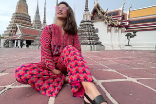 Hina khan shares pictures from Wat Pho Temple in Thailand, See